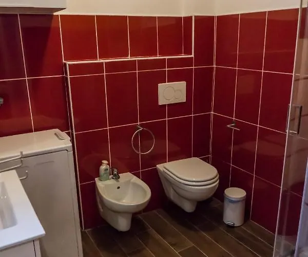 Lo Specchio פארמה